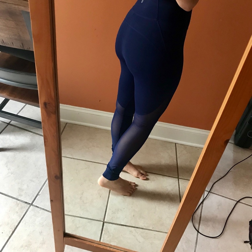 Lululemon Zone In Tights - Mesh - Picture 2 of 5